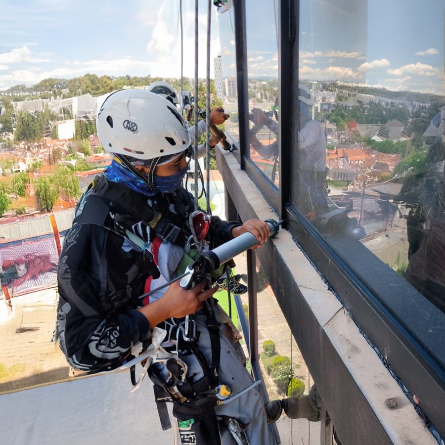 Sellado de ventanas en altura